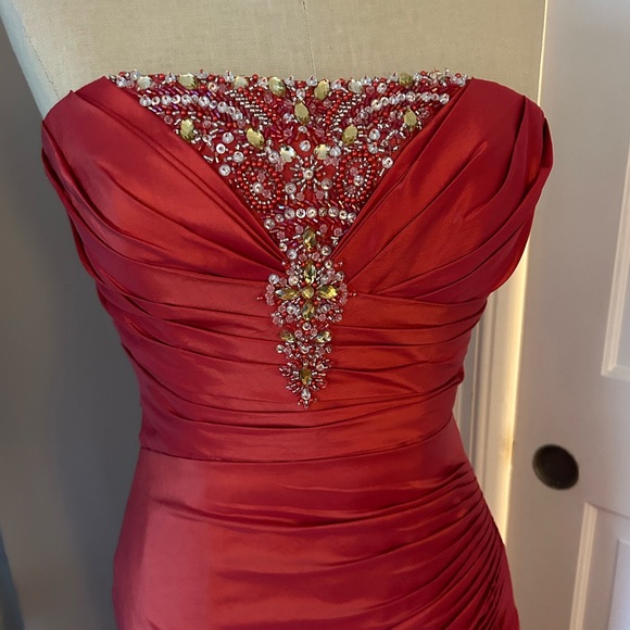 Beaded strapless dress - Picture 2 of 3